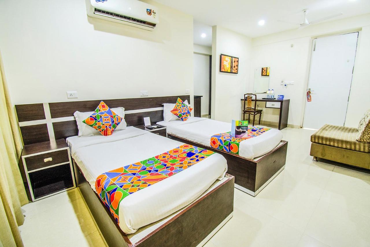 FabHotel Pride Inn Hyderabad Exterior foto